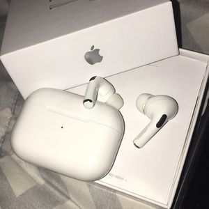 AIRPODS PRO (WITH WIRELESS CHARGING CASE)